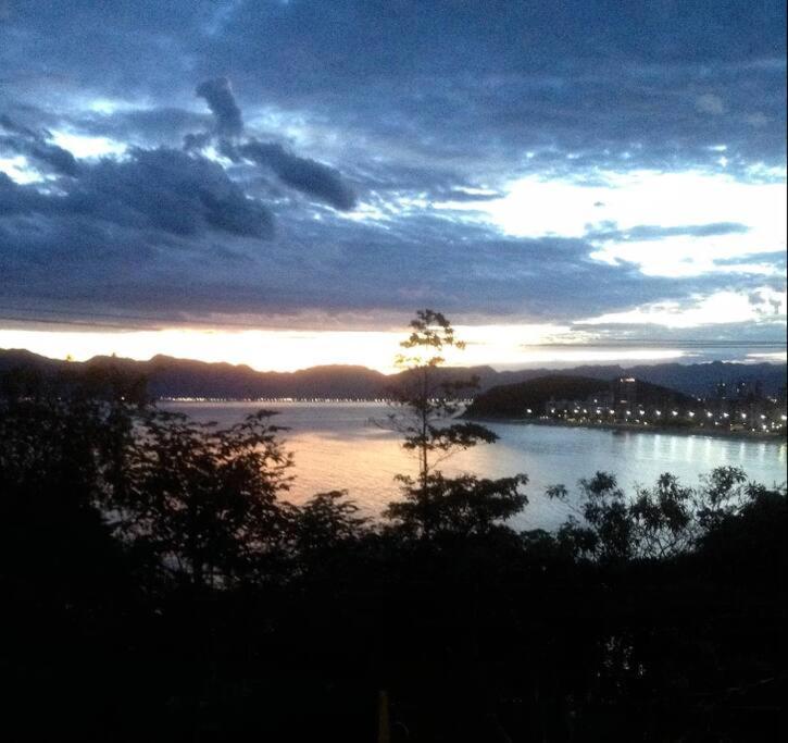 Por De Sol No Mar Da Cama Villa Caraguatatuba Exteriör bild